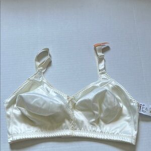 NWT Bali unlined ivory color bra size 40DD
